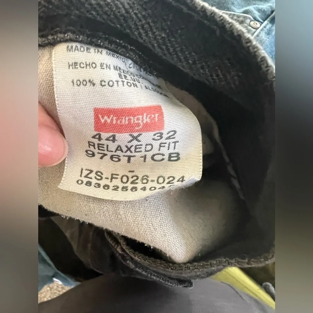 46x30 Black Men’s Wrangler jeans.  Great condition.